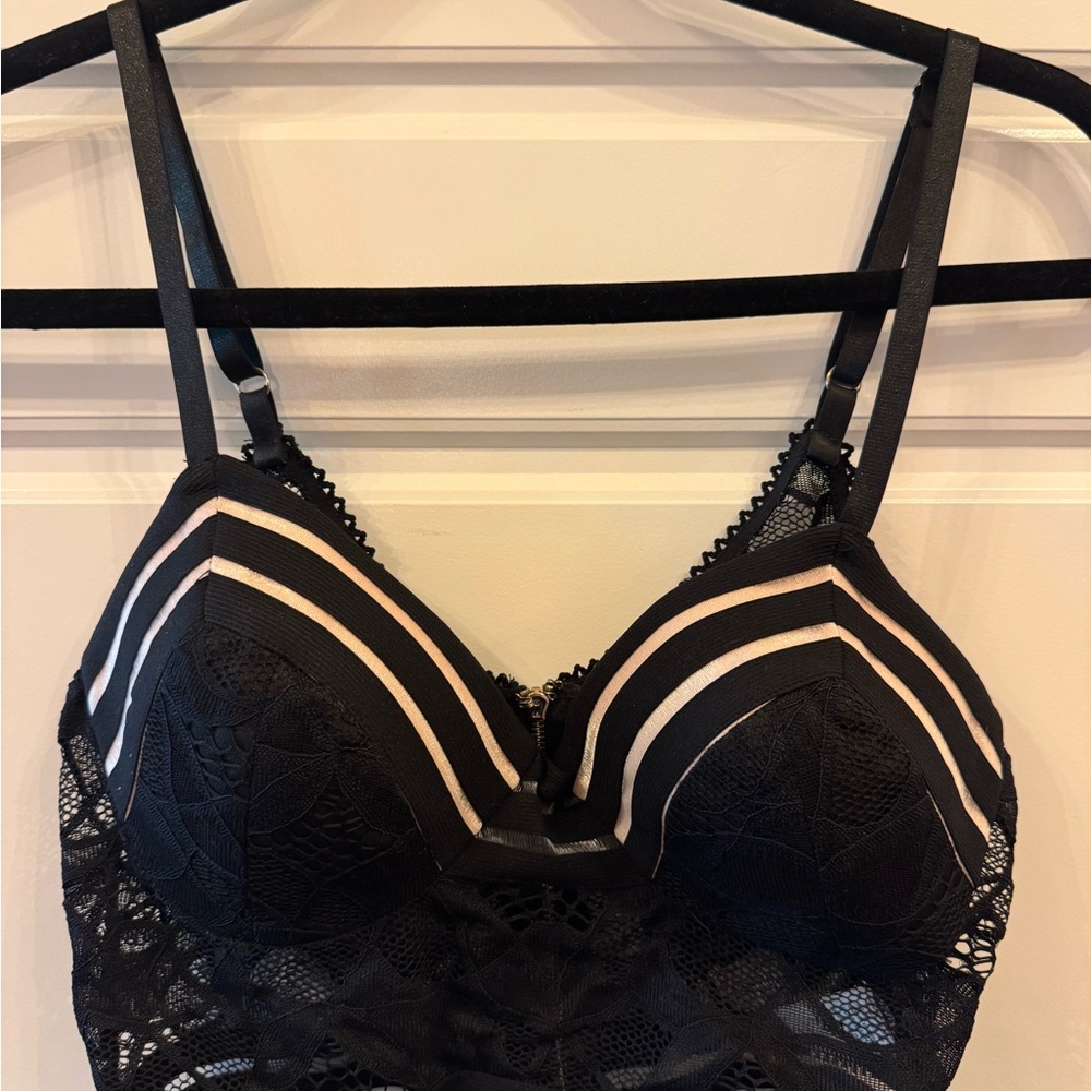 Entry Black Underwire Bra Top  with Lace Detailing